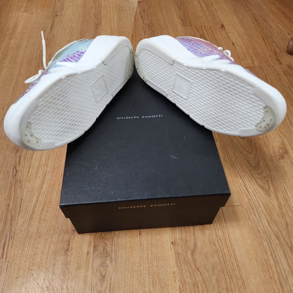Sneakers